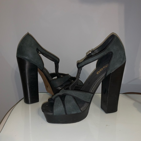 Black Chunky Heels - Picture 5 of 5